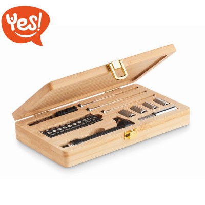 Attrezzi fai da te in custodia in legno