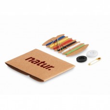 Kit cucito da viaggio in confezione di cartone