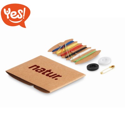 Kit cucito da viaggio in confezione di cartone