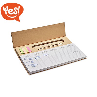 Planning settimanale con penna e memo