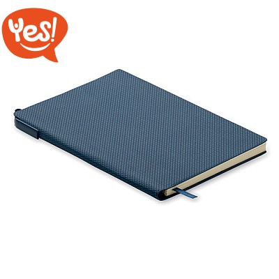 Quaderno a righe con penna